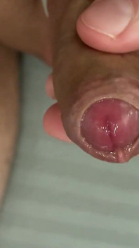 Joacă-te cu sperma de la pula mea mică și masturbare