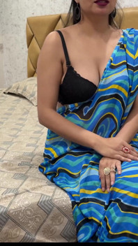 Il suocero indiano ha spinto duramente il suo cazzo nella vagina di sua nuora in hindi