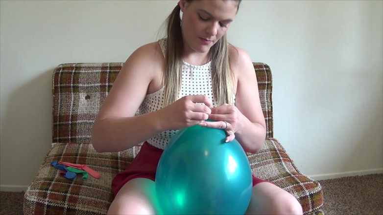 Tropical Lust: Kendra blows up her Balloons