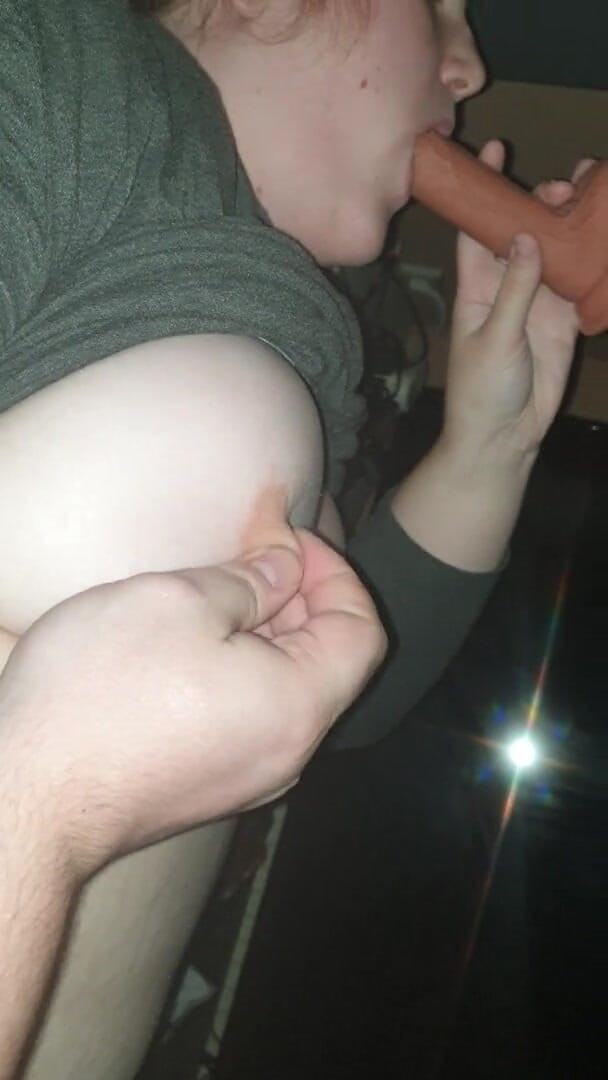 BBW Beth: Beth si cewek semok lagi asik muasin memeknya pakai dildo...