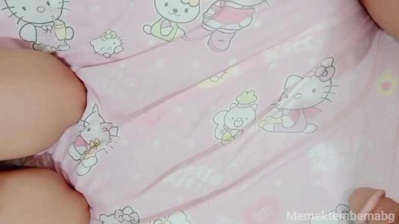 Asian girl videos: Ein Mädchen mit einem Hijab-Stil