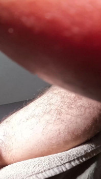 Un grosso cazzo bianco duro riceve il miglior pompino ebano di sempre
