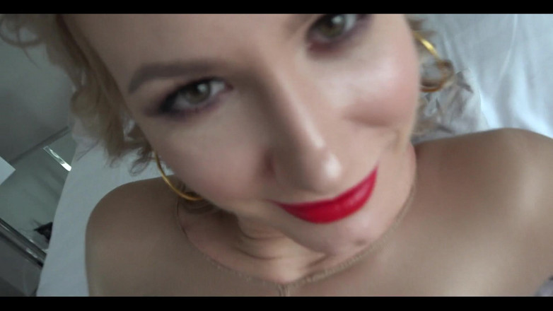 Angel The Dreamgirl: Blonde MILF