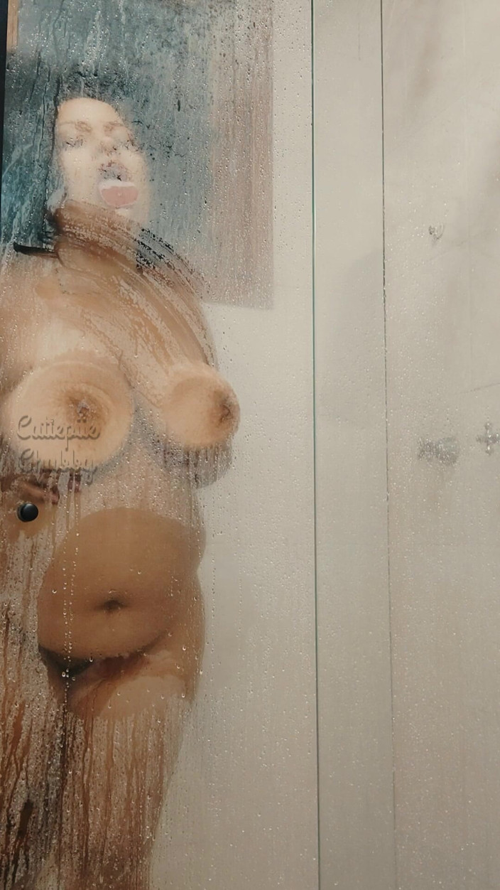 Cutiepiie Chubby: Bbw da đen đang tắm nước nóng