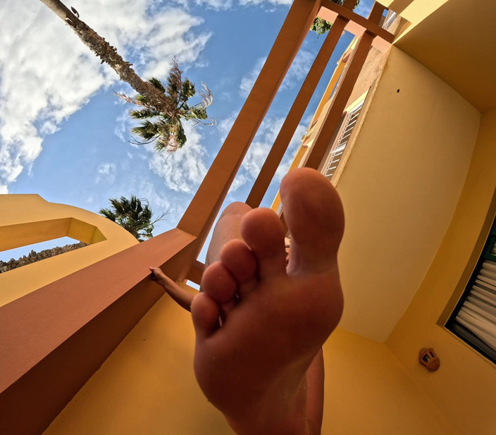Emma Voyeur: Barefoot Goddess: Outdoor JOI &amp; Foot Worship Domination