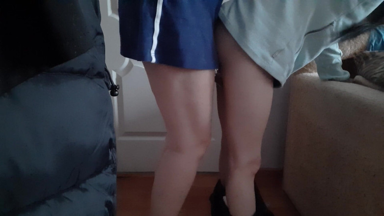 Lesbian-illusion: Я трясуся і трахаю свою дружину раком з пляшкою