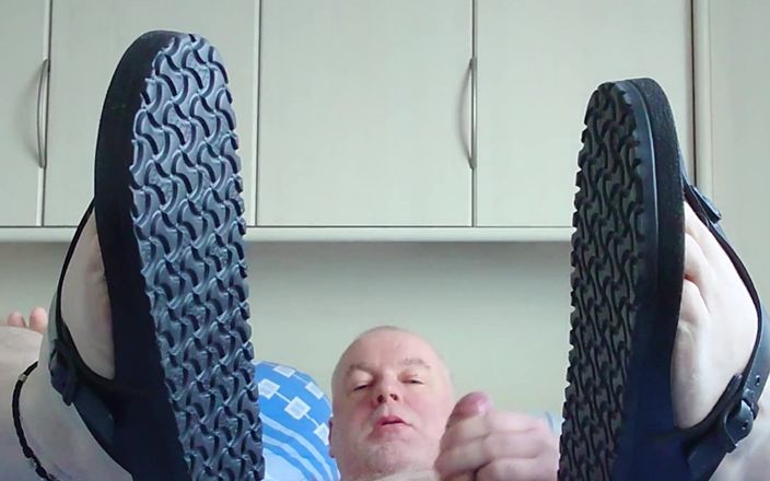 Carmen_Nylonjunge: Naga napalona zabawa z nową prezerwatywą