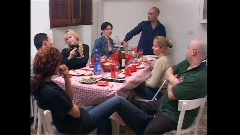 My Dirty Family: Sexy nadržená MILFka s chlupatou kundičkou ošukaná a vystříkaná na...