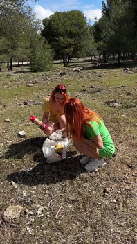 Picnic with My Girlfriend in Forest and Leave Lots of Trash