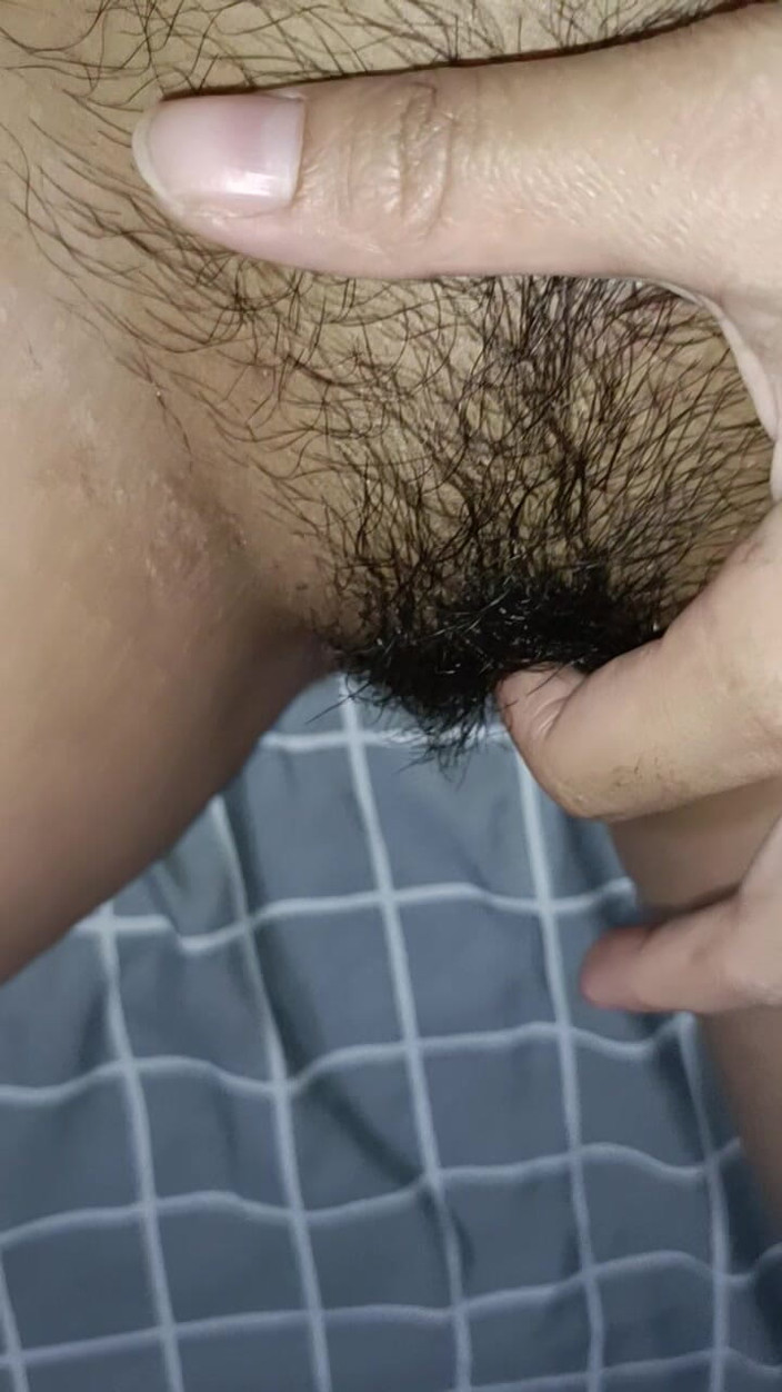 NadiaAlmer: मेरी भाभी अकेली होने पर लिविंग रूम में है