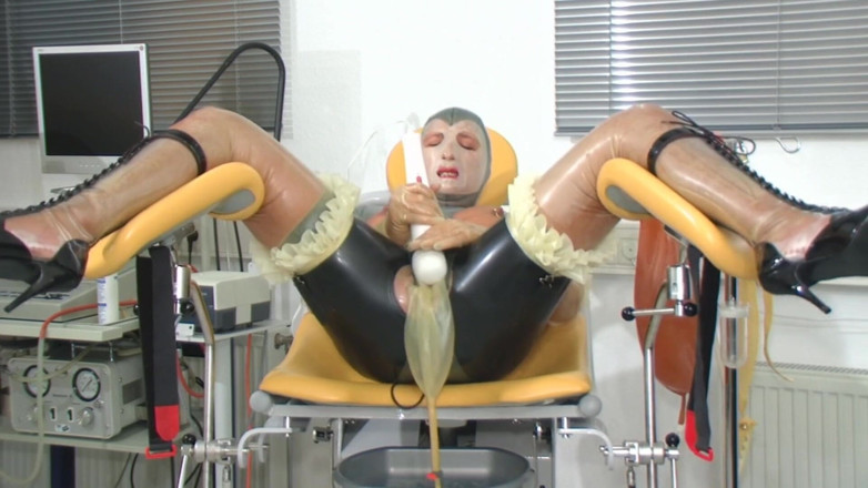 Rubber & Clinic Studio - 1ATOYS: Pisspants - full rubber gyn pissing