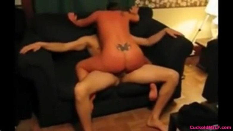 Cuckold MILF: Aldatılan orta yaşlı seksi kadın komşusunda yarağa biniyor ve iyi...