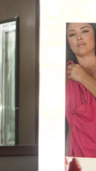Desak untuk mengongkek ibu tiri saya akhirnya membayar