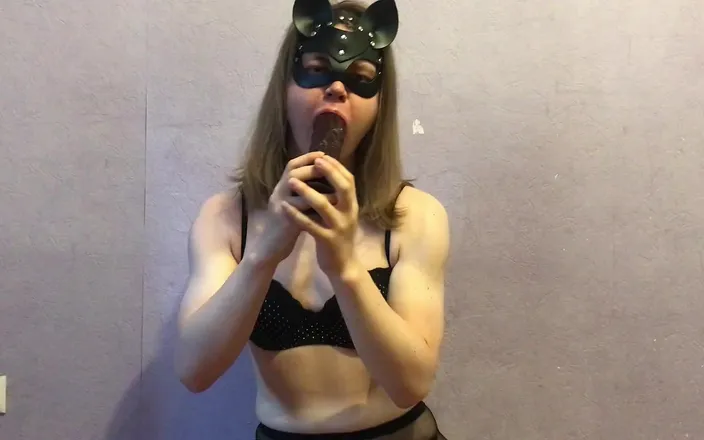 Elise Woods: Sissy Elise sitting blowjob and deepthroat