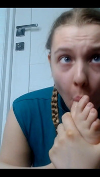 Lick Finger Feet While Make Ahegao!