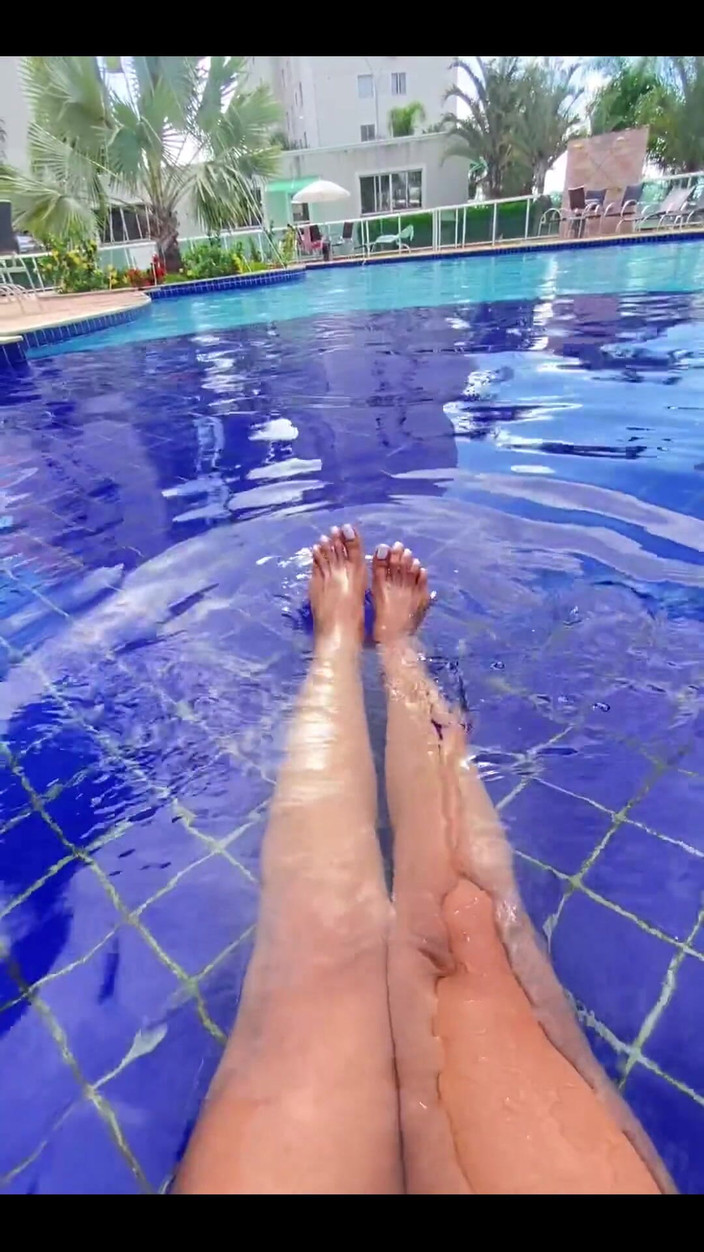 KiffaFeet: Ngày hồ bơi