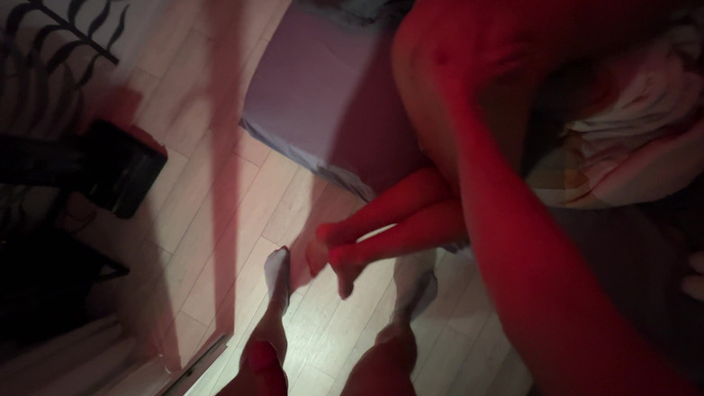 HomeVideoLive: Enquanto Sua Esposa Estava, Meu Padrasto Me Acordou E Me...