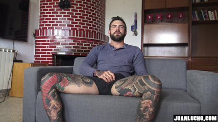 Juan Lucho Gay: Solo en casa