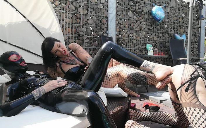 Domina Lady Vampira - SM Studio Femdom Empire: El látex brillante 3
