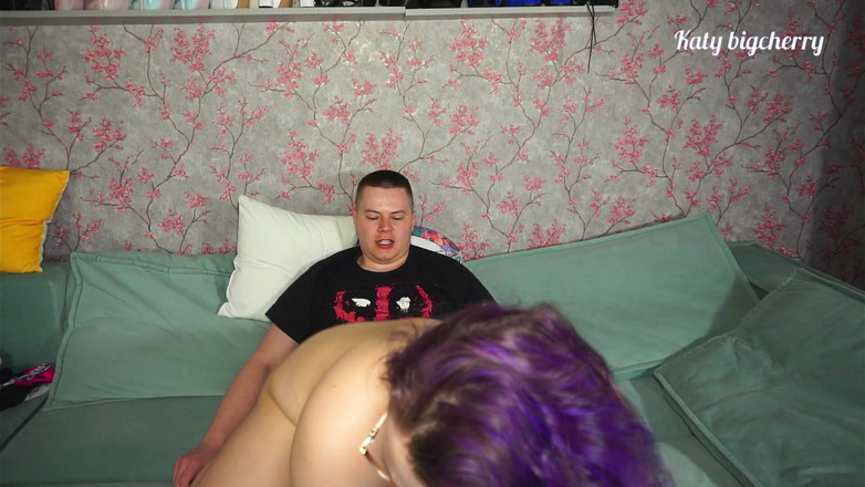 Katybigcherry: 거유와 큰 엉덩이의 핫한 리버스 카우걸