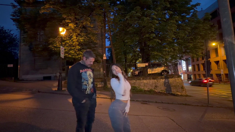 Sara Diamante real: Hard Fuck and Deepthroat with a Fan off the Street