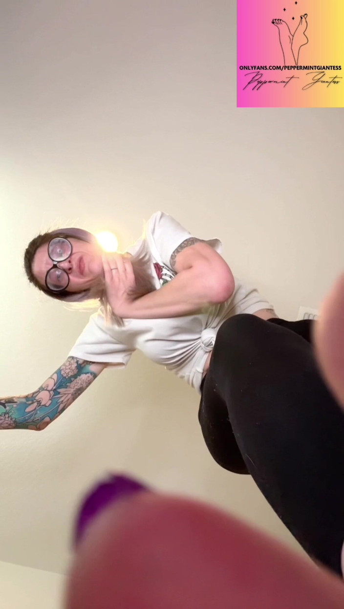 Peppermint Giantess: La cattiva piccola gigantessa schiaccia e ti distruggi