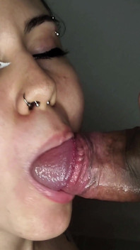 Close up View of Babe Getting Cock in Her Mouth - Amateur