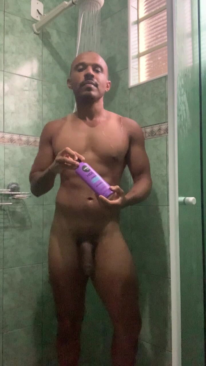 Ken Wild: Duş alıyorum ve erkek arkadaşımın beni sıcak sikmesini bekliyorum