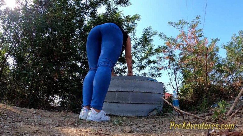 Pee Adventures: Fitness al aire libre la hace orinar en sus collants