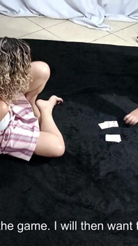 Adik tiri lagi asik main game yang berujung bugil dan muncrat