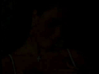 Lucky Cooch: Prsatá brunetka si hraje se svými prsy a oblíbeným robertkem