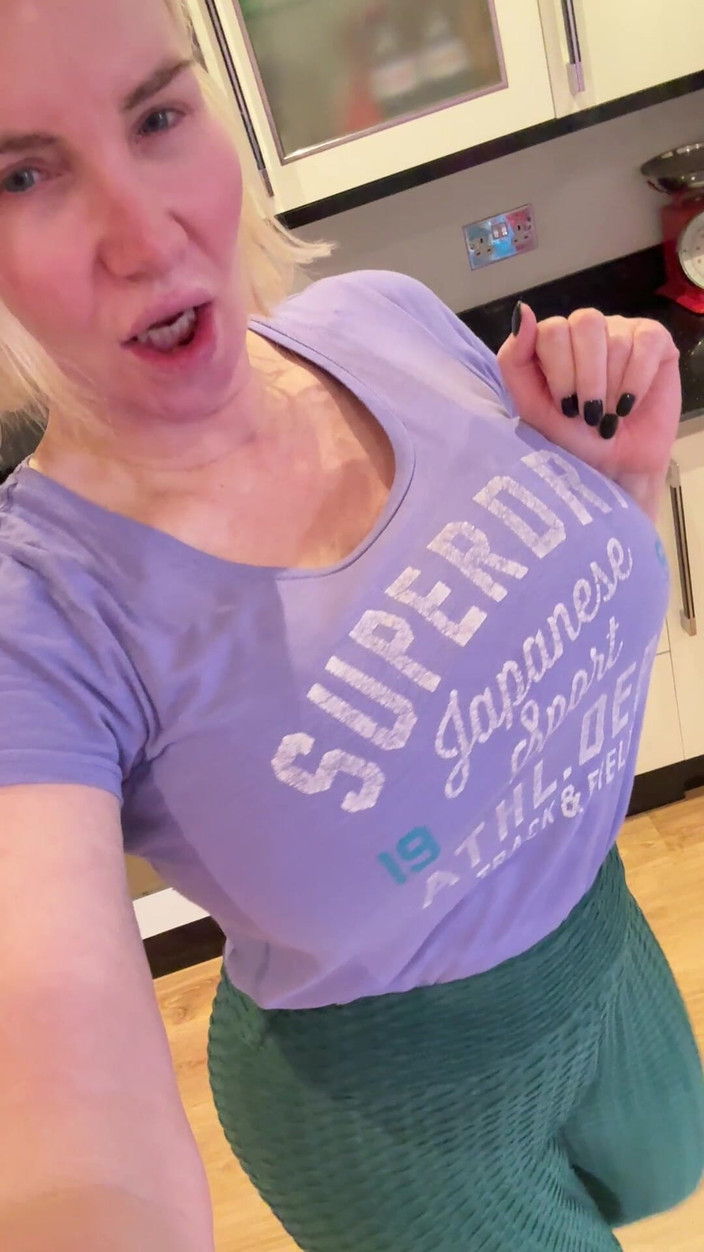 Sophie James: Troia rovinata da allenatrice mutandine in pensione gioca sudato