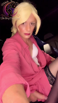 Travestito sul sedile posteriore