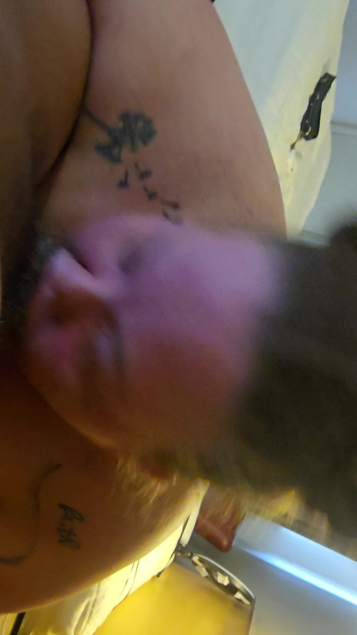 KineMaster: Mój kierowca Grub-hub śmiało poprosił o ssanie mojego penisa