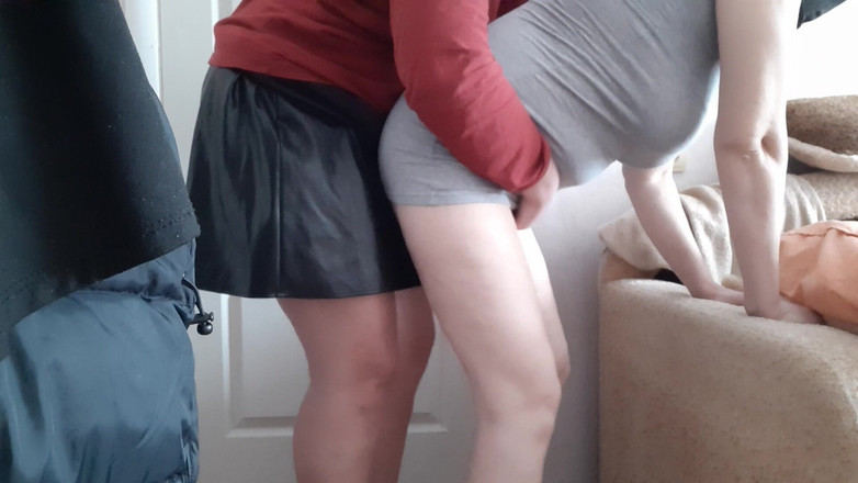 Lesbian-illusion: Ohnul jsem nevlastní matku, zatímco nikdo nebyl doma a dobře...