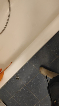 SmokedAlloy2: smutsig gris hammare på den, pissar och strumpor toalett