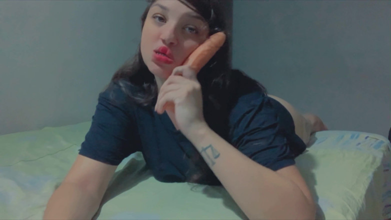 More Candy: Het tjej onanerar och stönar mycket för dig