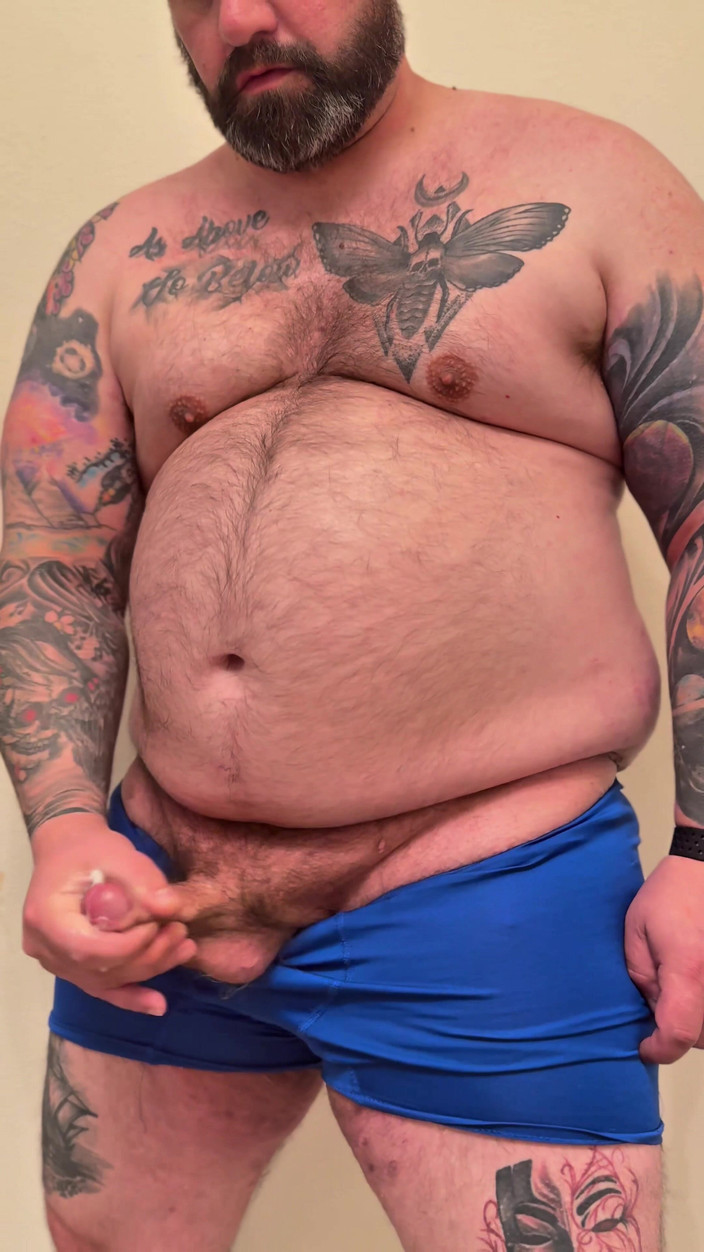 TattedRockerBear: Beruang gemuk dengan tebal dicrot epik dengan celana dalam biru