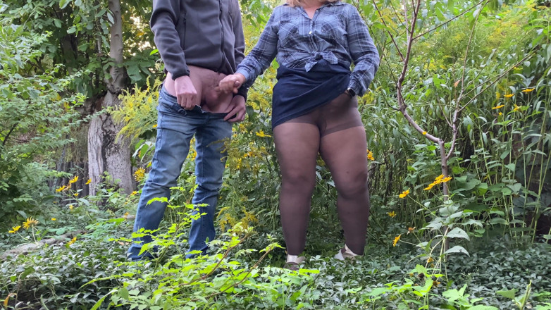 OurFetishLife: 자위로 끝난 공원에서 핸잡