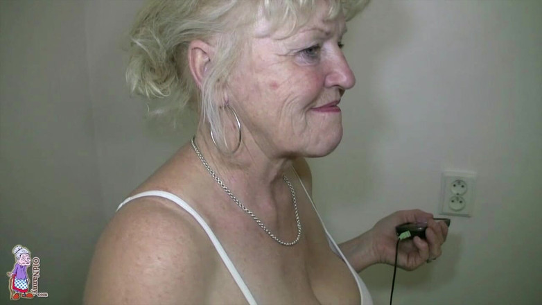 Old Nanny: Bereit für nacktes training