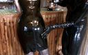 Domina Lady Vampira - SM Studio Femdom Empire: De handige rubberen bediende 1/3