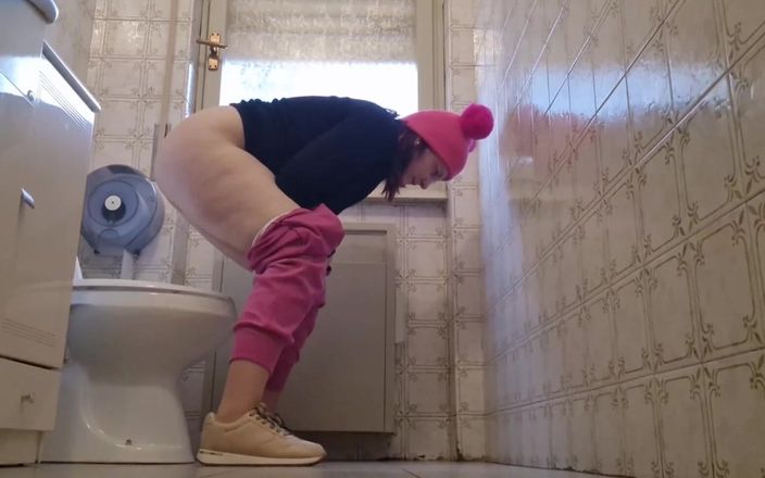 Nicoletta Embassi: Krásné chcací prdy striptýz v obchodech a na veřejných toaletách...