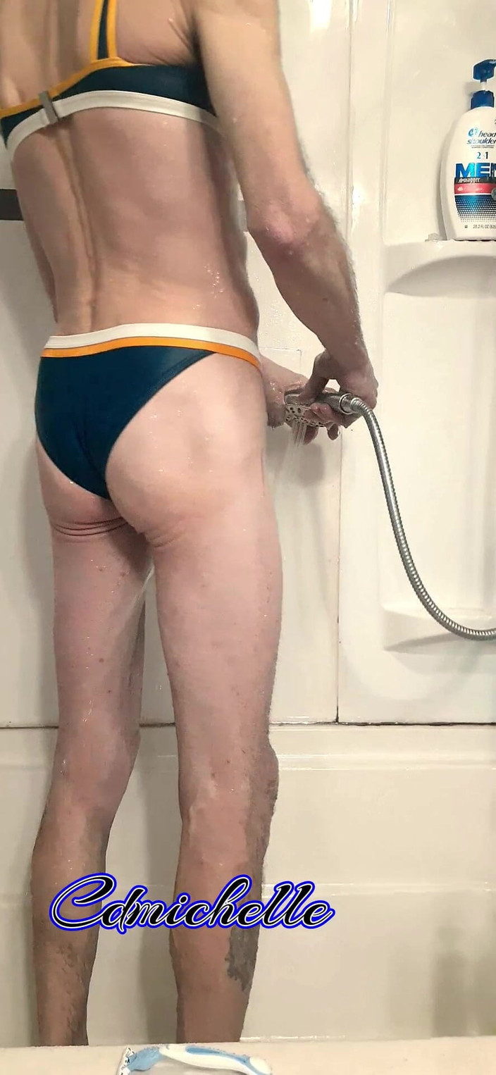 Crossdressers Cd Michelle wearing sexy lingerie: Crossdresser Cdmichell Memakai Pakaian Renang Biru Dua Keping