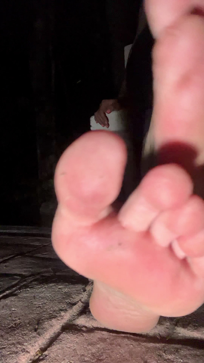 Jasmine Flowers: Smyslné uspokojení s bosou nemravnou