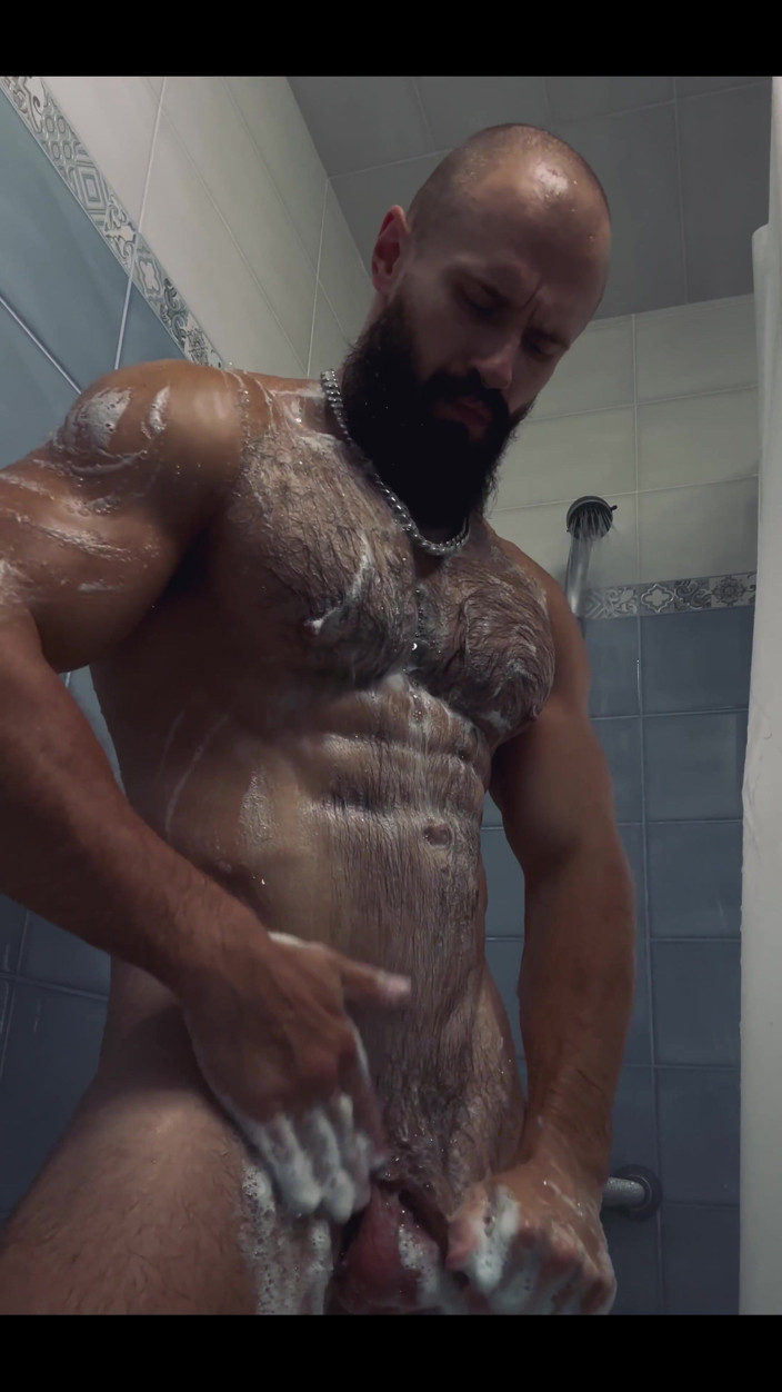 Mister Stone: Folosesc gel de duș vechi spice pentru a rămâne la...