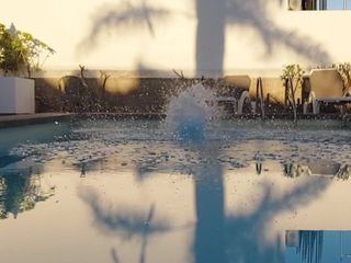 Slickhair69: Tanga en la piscina