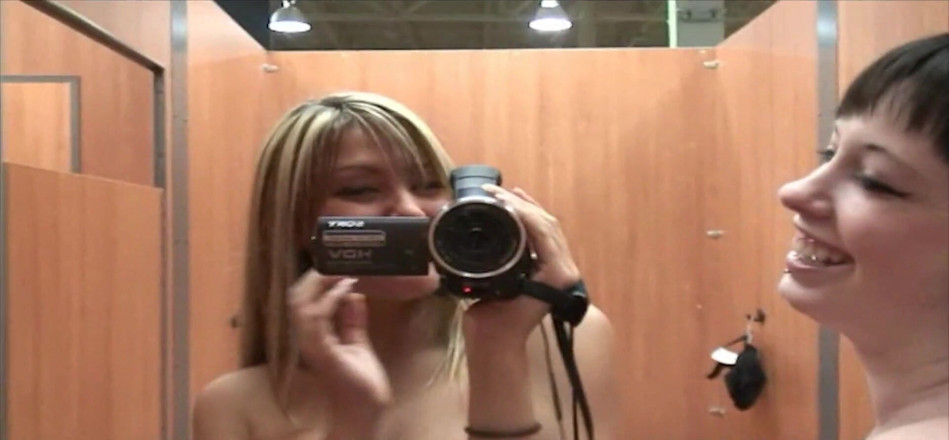 Pervy Studio: phiting room men do larkiyan