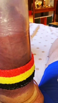 Stříkání při pumpování v mém největším penisu