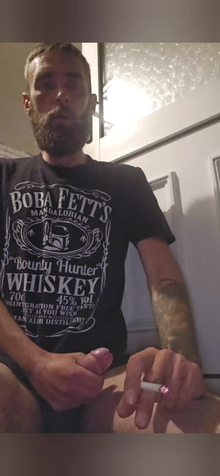 Smoking stoker: Velký čůrák honí s kouřením fetiš mrdky