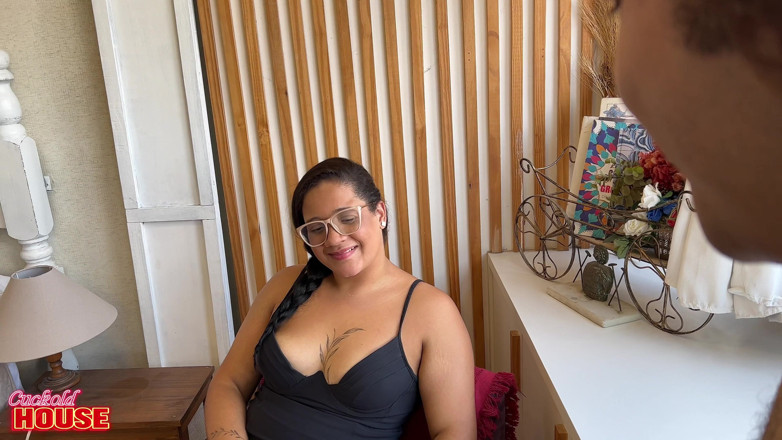 CuckoldHouse: Raquel, de verlegen brunette die van dubbele penetratie geniet